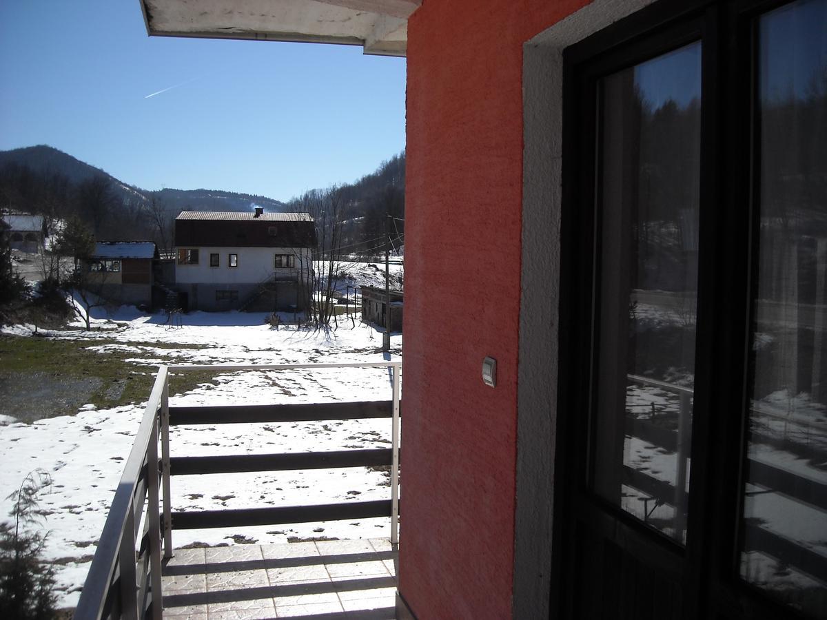 Motel Sretno Good Luck Trnovo Екстер'єр фото