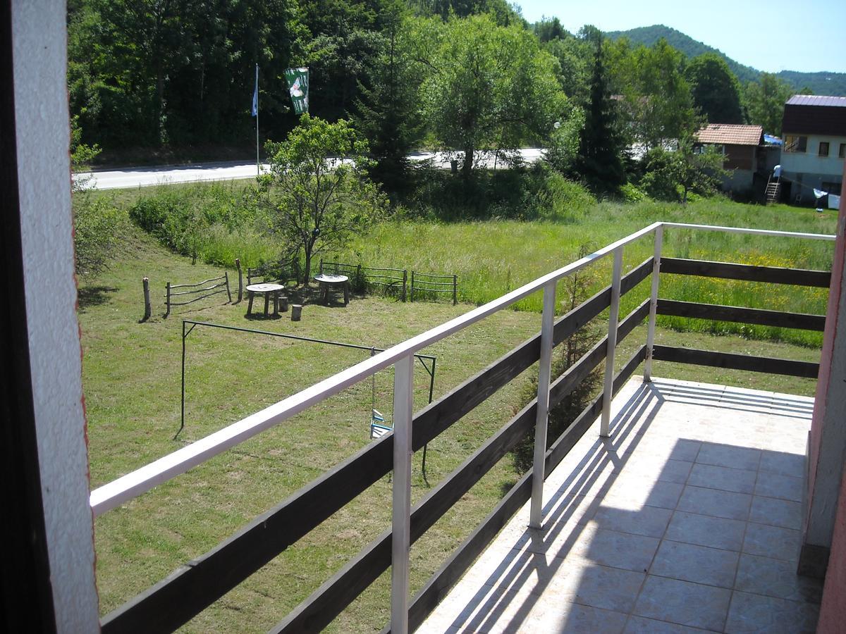 Motel Sretno Good Luck Trnovo Екстер'єр фото