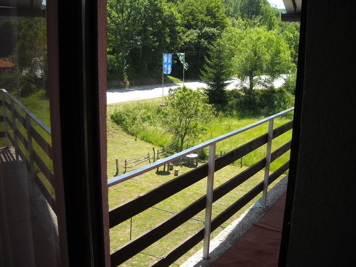 Motel Sretno Good Luck Trnovo Екстер'єр фото